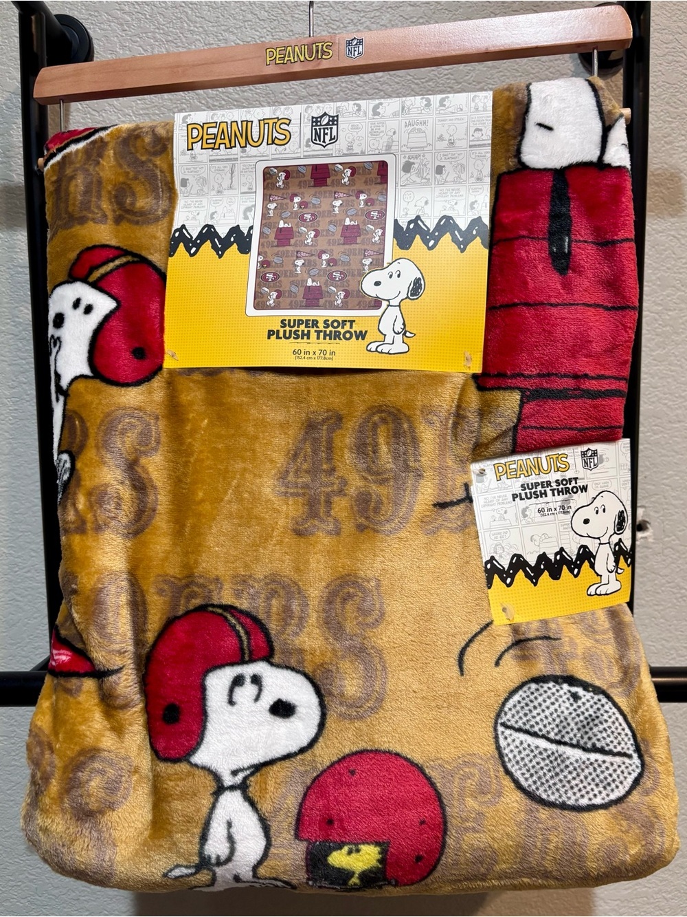 Peanuts Snoopy NFL 49er San Francisco Forty Niner Super Soft Plush Throw Blanket